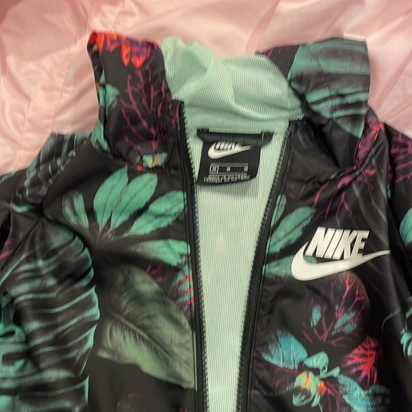 Nike spring jacket - Picture 2 of 3